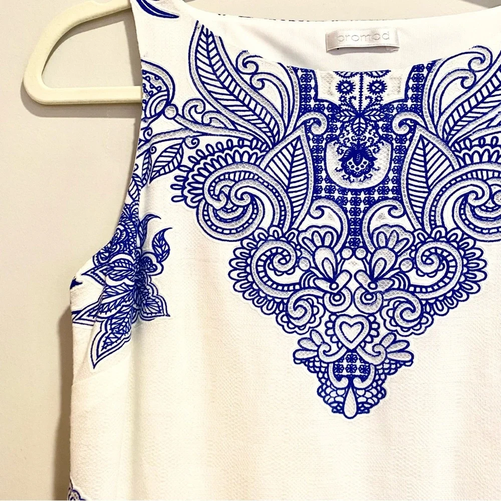 Promod French boutique white summer shift dress with blue embroidery - Picture 2 of 8